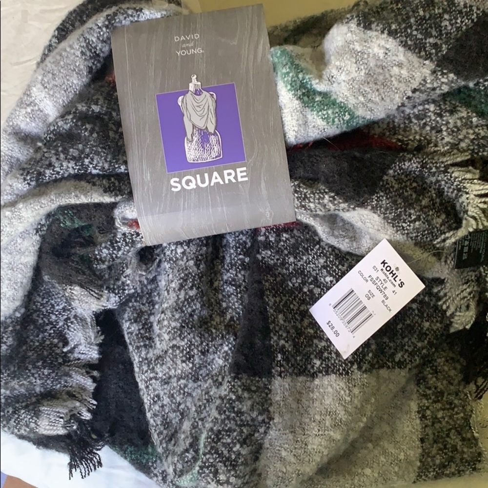 Oversized scarf - NWT - David and Young